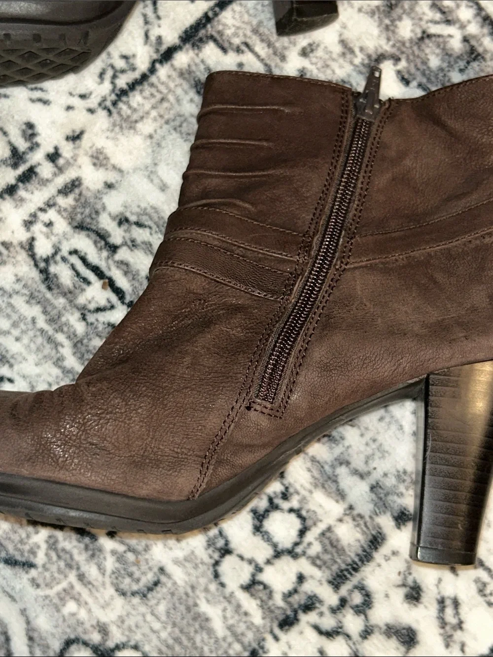 AEROSOLES Women’s Brown Stacked-Heel Ankle Booties